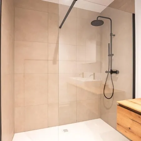 New With Stunning Views, Pool And Fitness Lägenhet *