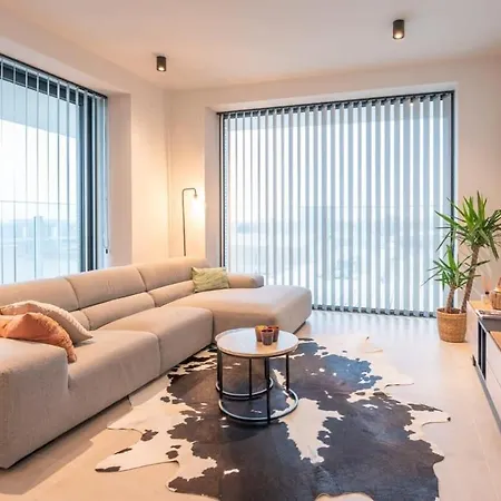 New With Stunning Views, Pool And Fitness Lägenhet