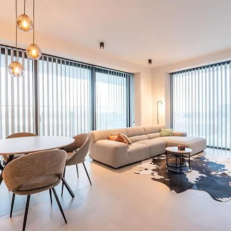 New With Stunning Views, Pool And Fitness Lägenhet